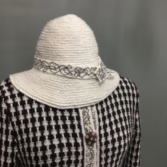 CHANEL style. Custom made knitted wool jacket Size M. - Picture 2 of 4